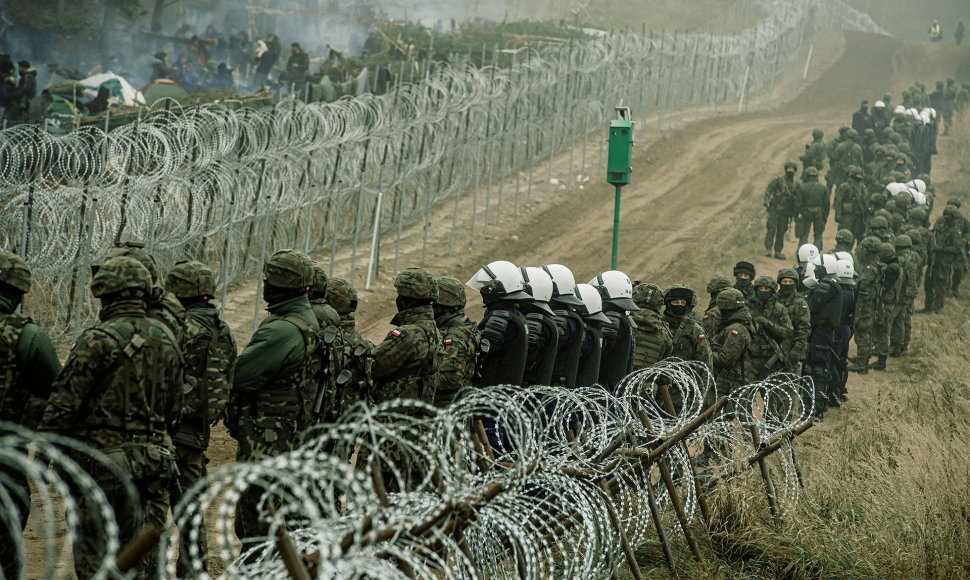 Migrantai Baltarusijoje prie sienos su Lenkija
