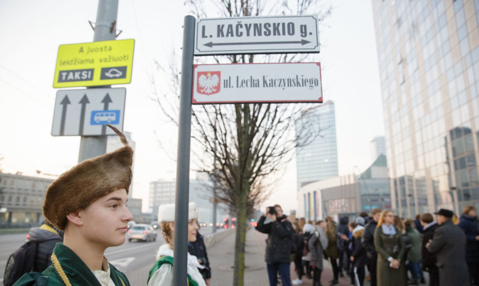 Vilniuje atidengtos Lecho Kačynskio vardu pavadintos gatvės lentelės