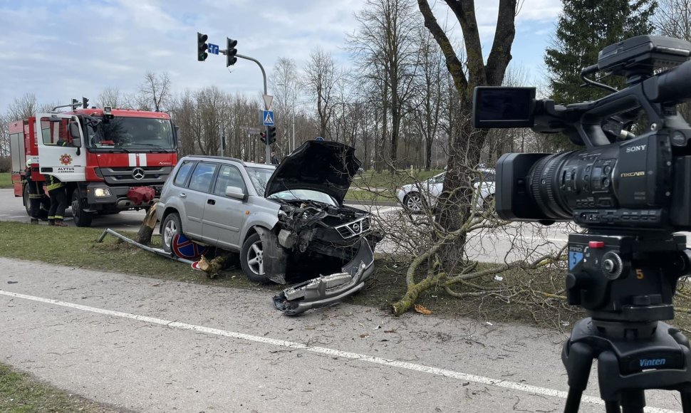 Į avariją patekusio apsvaigusio vairuotojo visureigis