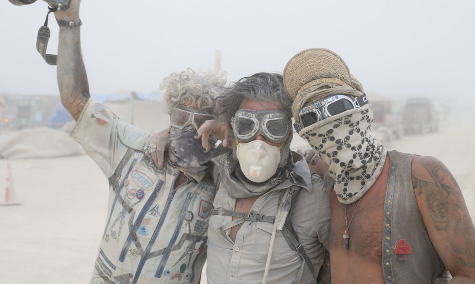 Festivalis „Burning man“ Nevados dykumoje
