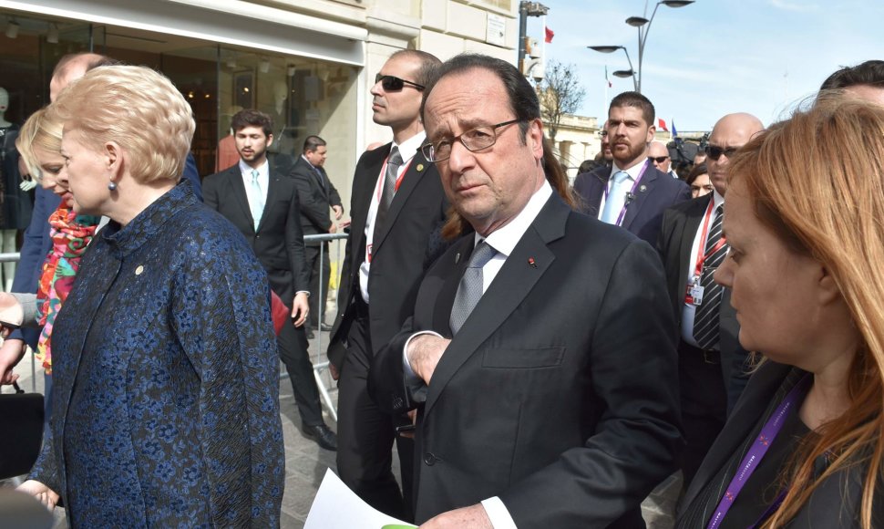 Francois Hollande'as Maltoje per ES viršūnių susitikimą.