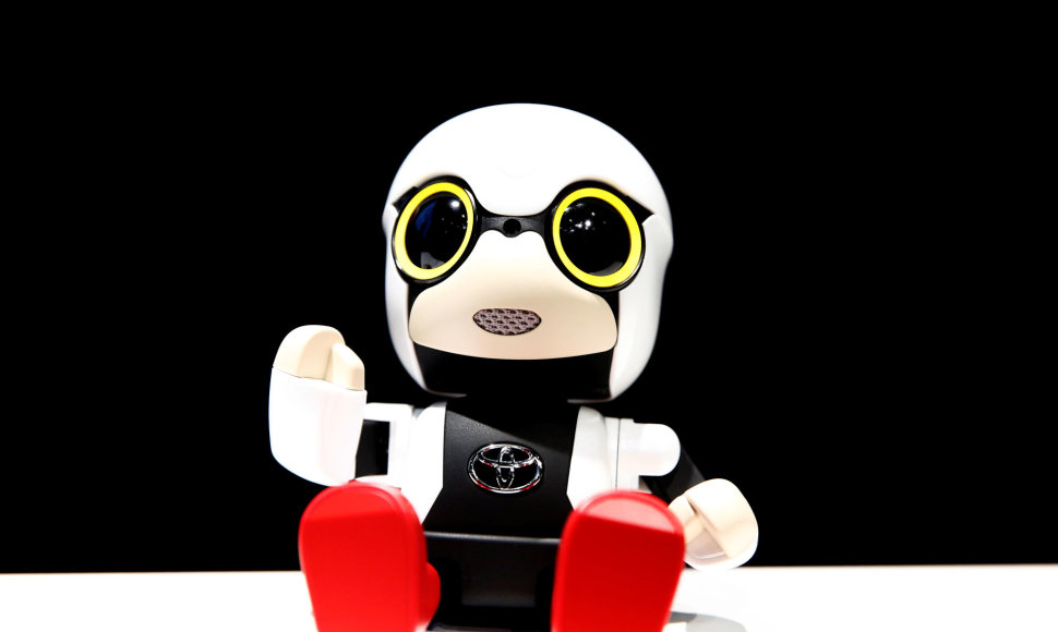 „Toyota“ ketina pasiūlyti rinkoje puodelio dydžio šnekantį robotą vardu „Kirobo Mini“