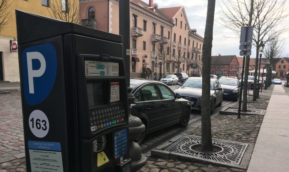 Klaipėdos senamiestis automobiių statymas tapo rimta problema