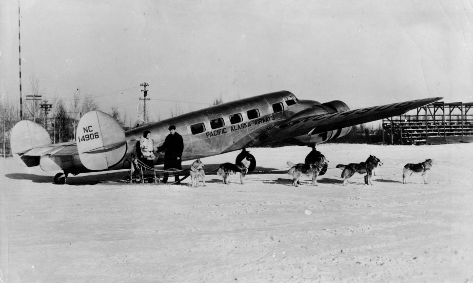 1920-1940 m. lėktuvai ir šunys buvo pagrindinės transporto priemonės Aliaskoje, kur geležinkelių tinklas nebuvo išvystytas