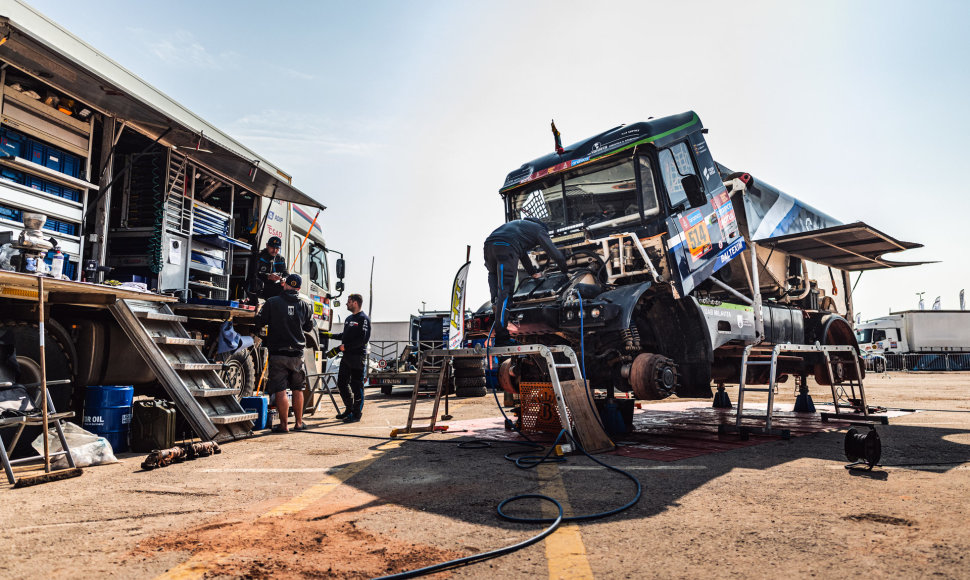 „Constra Racing“ komandos poilsio diena Dakare