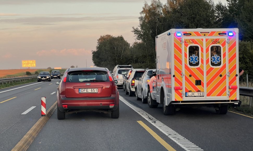 Spūstis dėl avarijos automagistralės A1 remontuojamame ruože