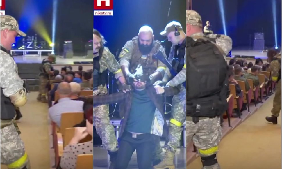 Teatro spektaklis Rusijoje: Ukrainos karius vaizduojantys aktoriai ima žiūrovus įkaitais ir šaudo