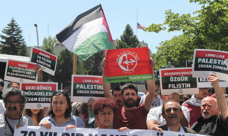 Protestuojantys palestiniečiai