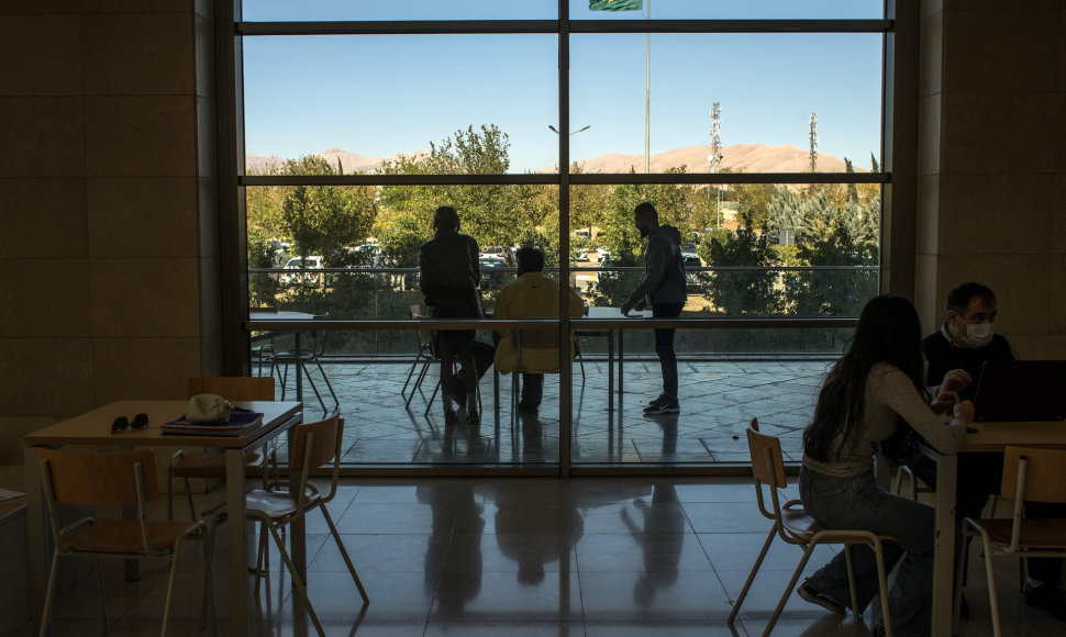 Studentai universiteto kavinėje Irake