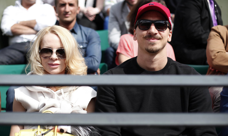 Zlatanas Ibrahimovičius su žmona Helena Seger stebi Novako Džokovičiaus žaidimą