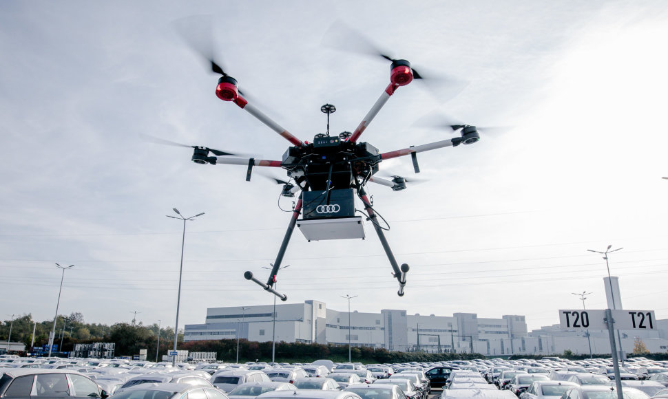 Tokie dronai greitai paplis po visas „Volkswagen“ gamyklas