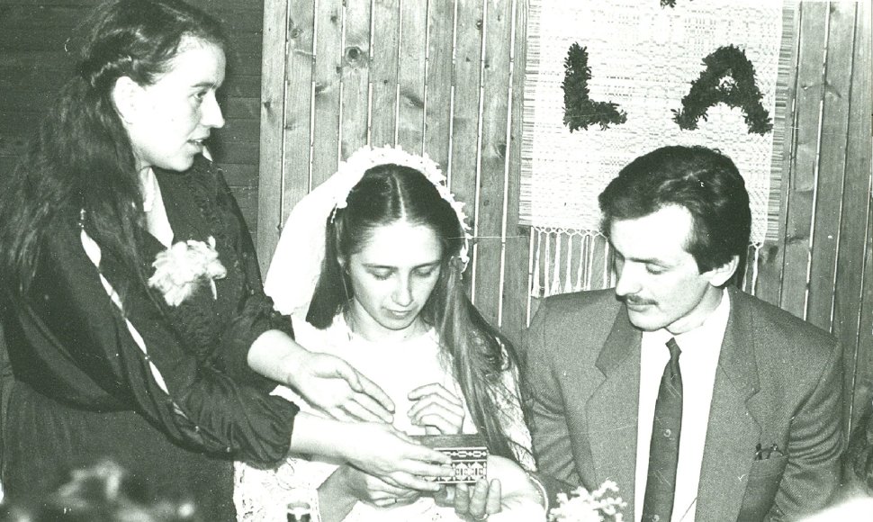 Linos ir Alvido Stočkų vestuvės. Vainikėlio nusegimo apeiga