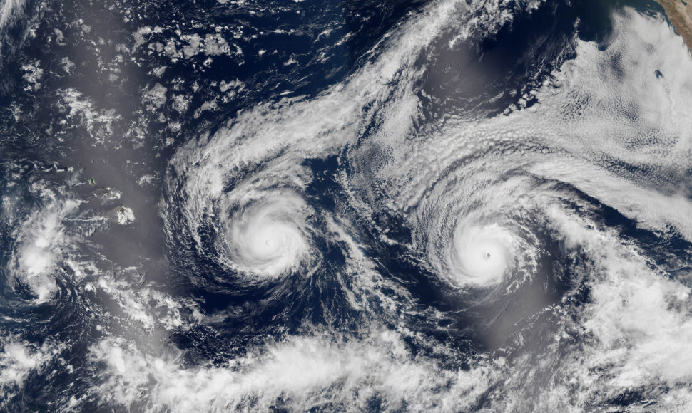 Du uraganai virš Ramiojo vandenyno