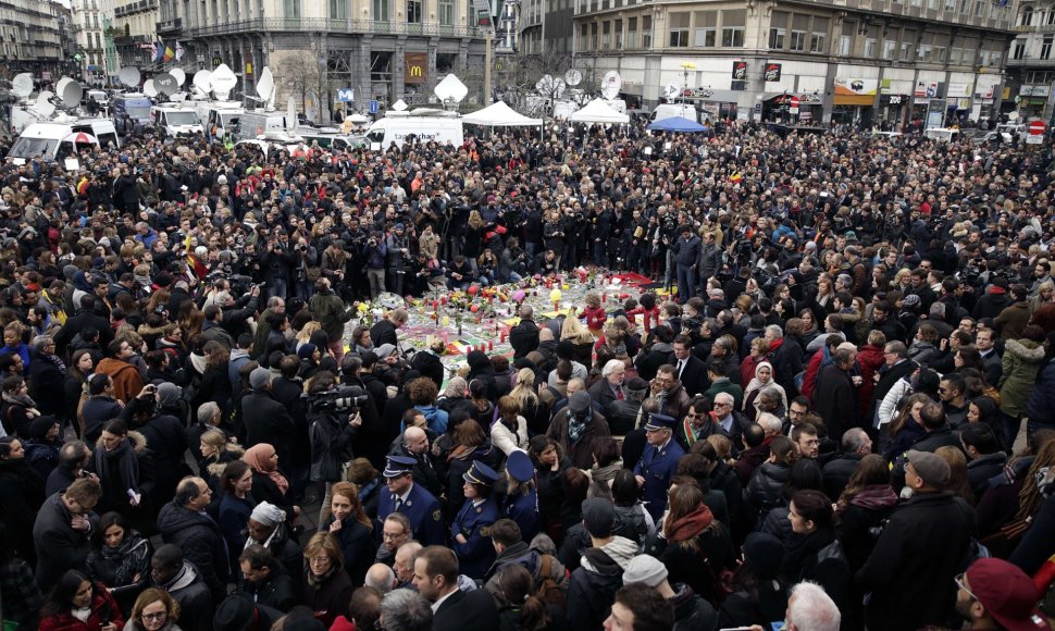 Belgija pagerbė tylos minute sprogdinimų Briuselyje aukas