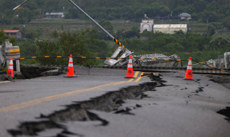 Japonijai smogė 6,1 balo stiprumo žemės drebėjimas