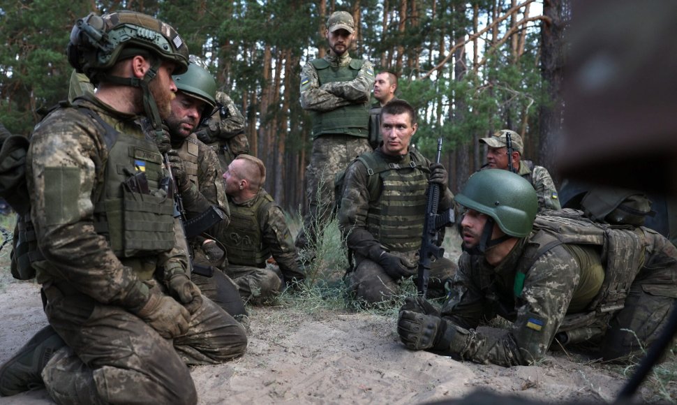 Ukrainos kariai dalyvauja pratybose / ANATOLII STEPANOV / AFP