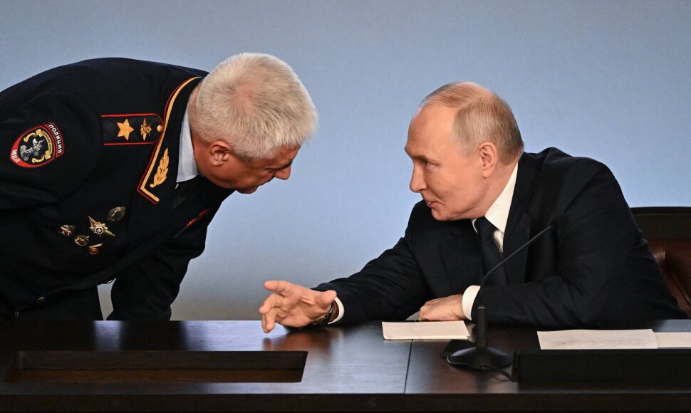 Rusijos vidaus reikalų ministras Vladimiras Kolokolcevas ir prezidentas Vladimiras Putinas