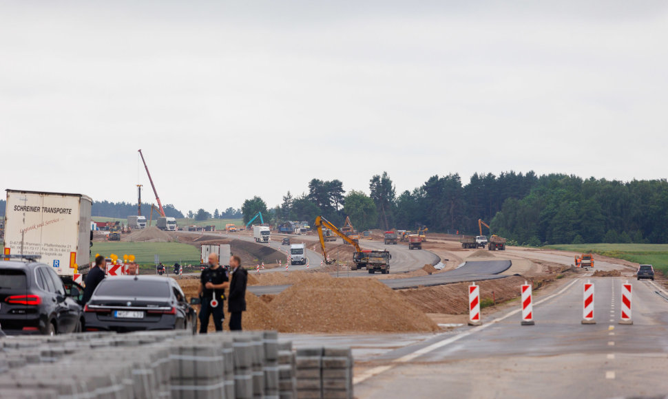 Kapsulės įkasimo ceremonija