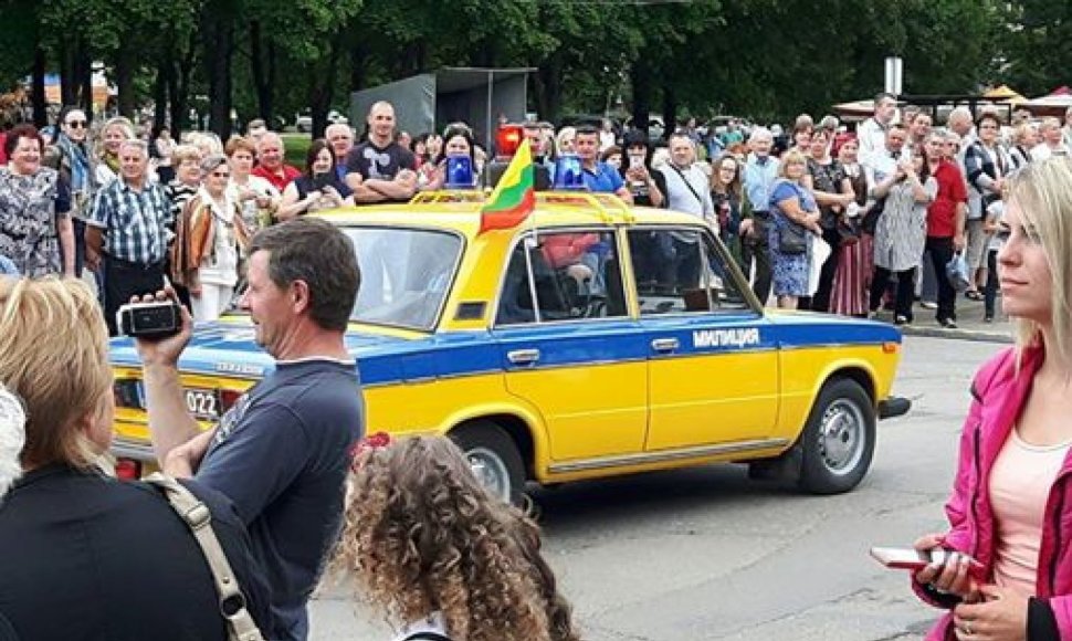 Milicijos automobilis Radviliškio miesto šventėje