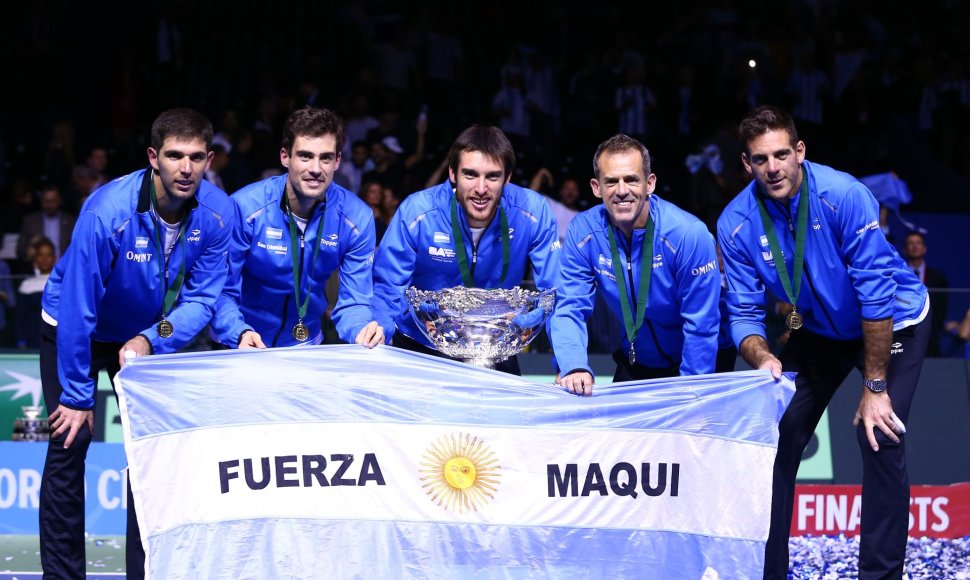 Argentinos rinktinei įteikta Daviso taurė