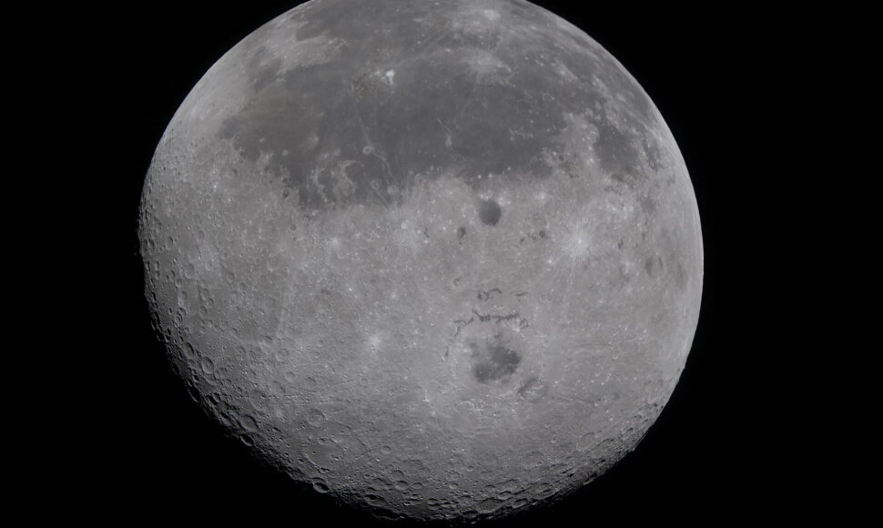 NASA parodė tolimąją Mėnulio pusę