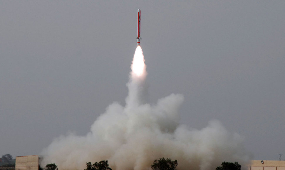 Pakistanas išbandė branduolinius užtaisus galinčią nešti balistinę raketą
