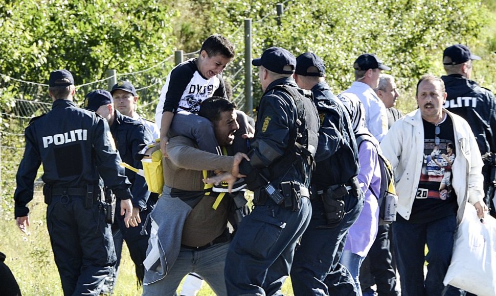 Migrantai Danijoje susiduria su policijos pareigūnais