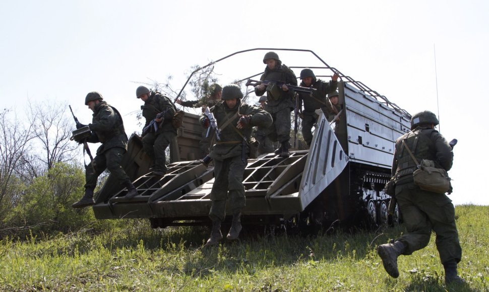 Ukrainos separatistų karinės pratybos netoli Luhansko