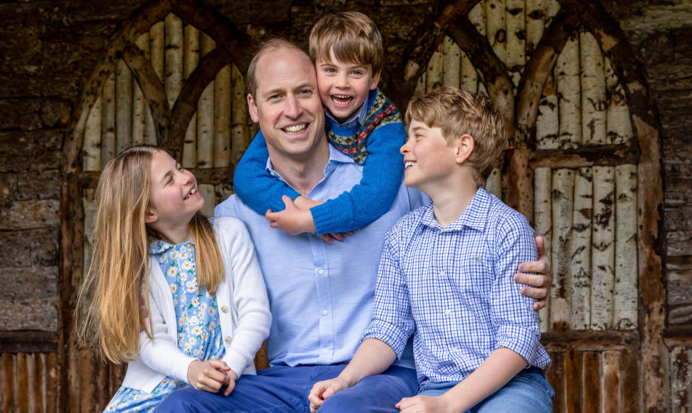 Princas Williamas ir jo vaikai - princesė Charlotte, princas George'as ir princas Louis