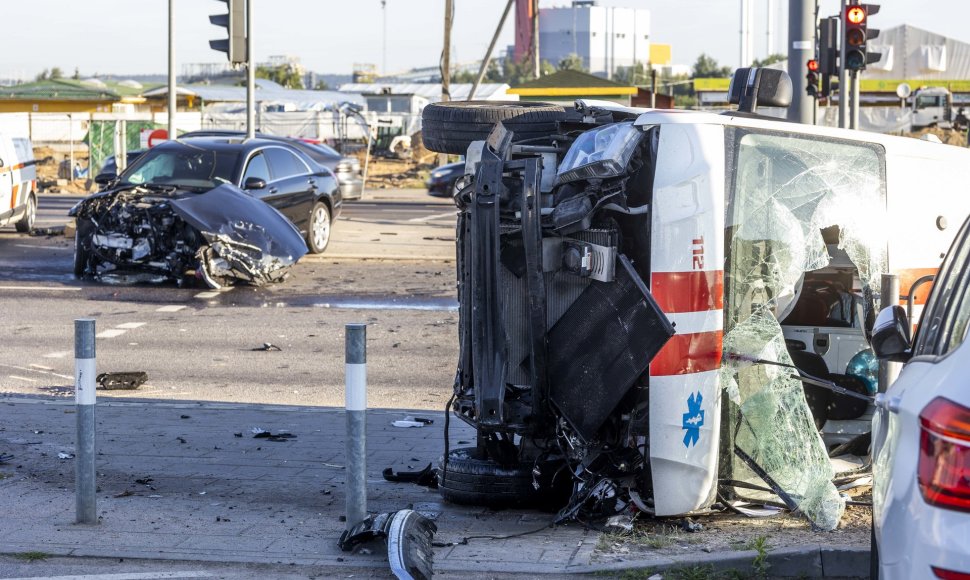 Ankstų antradienio rytą prie „Gariūnų“ įvyko avarija