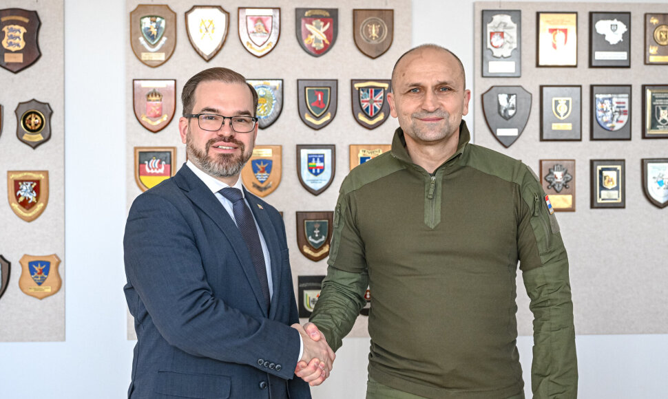 Krašto apsaugos ministras Robertas Kaunas ir Kroatijos gynybos ministras Ivanas Anušičius / Krašto apsaugos miniterija nuotr.