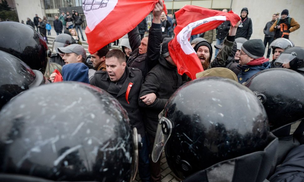 Rusijos policija Sankt Peterburge sulaikė kraštutinių kairiųjų pažiūrų aktyvistus