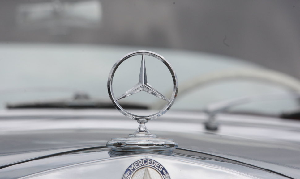 Mercedes 220 – šeštojo dešimtmečio puošmena