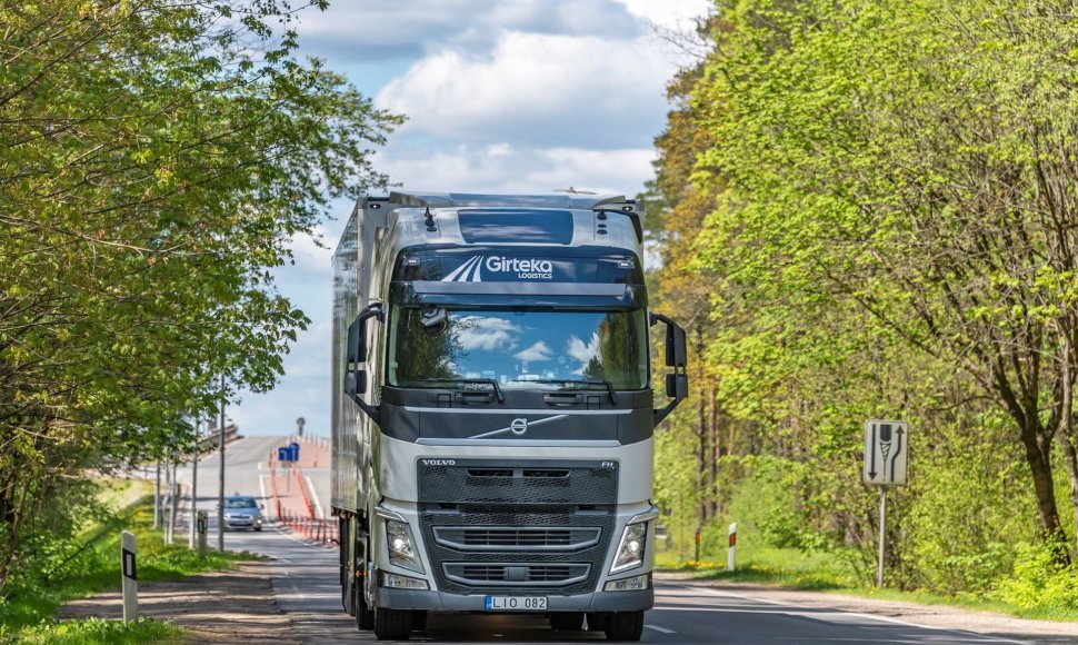 „Girteka Logistics“ įsigis dar 2000 „Volvo“ vilkikų