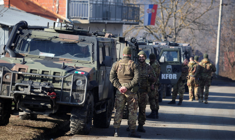 NATO taikos palaikymo kariai Kosove