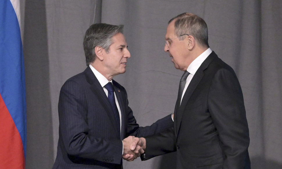 Antony Blinkenas ir Sergejus Lavrovas per derybas