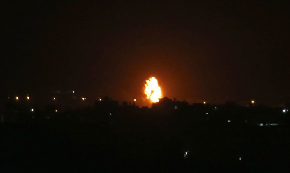 Izraelio lėktuvai smogė taikiniams Gazos Ruože, iš kurio buvo paleista raketų