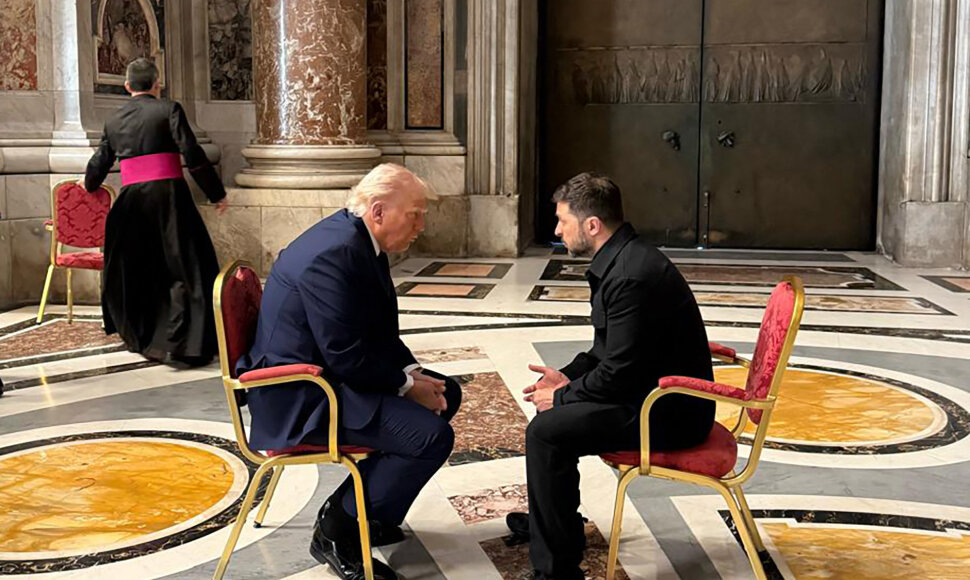 Pavie&scaron;inta pirmoji nuotrauka i&scaron; V.Zelenskio susitikimo su D.Trumpu