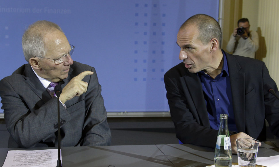 Vokietijos finansų ministras Wolfgangas Schaeuble (kairėje) ir Graikijos finansų ministras Yanis Varoufakis.