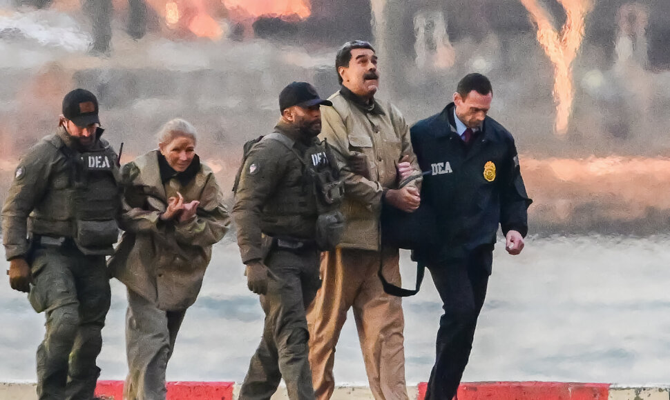 Sraigtasparniu atskraidintas Nicolasas Maduro su antrankiais pristatytas į teismą