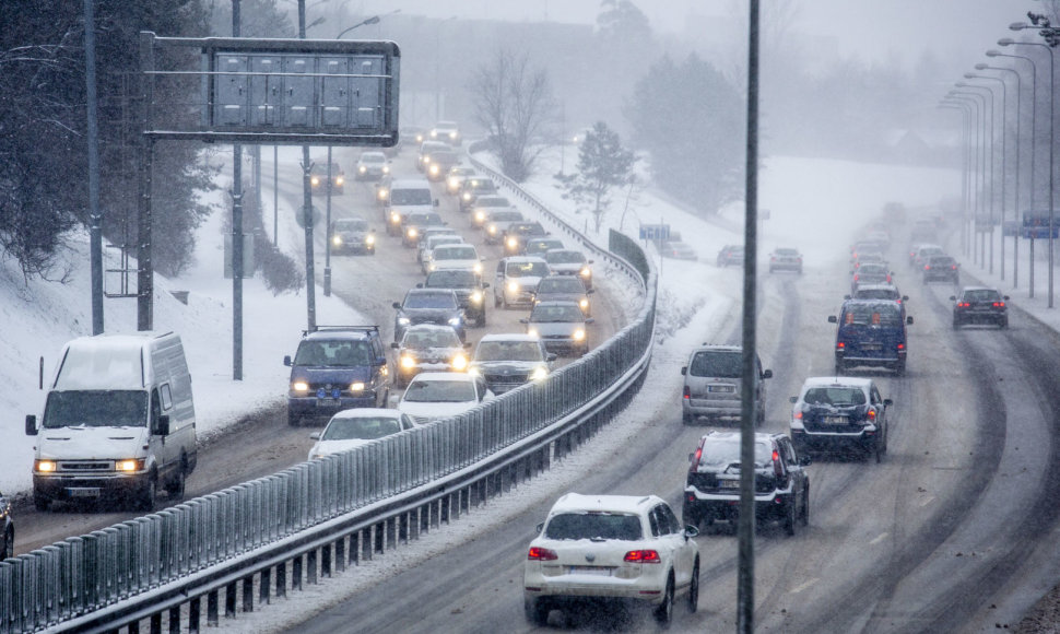 Ketvirtadienio eismo sąlygos Vilniuje