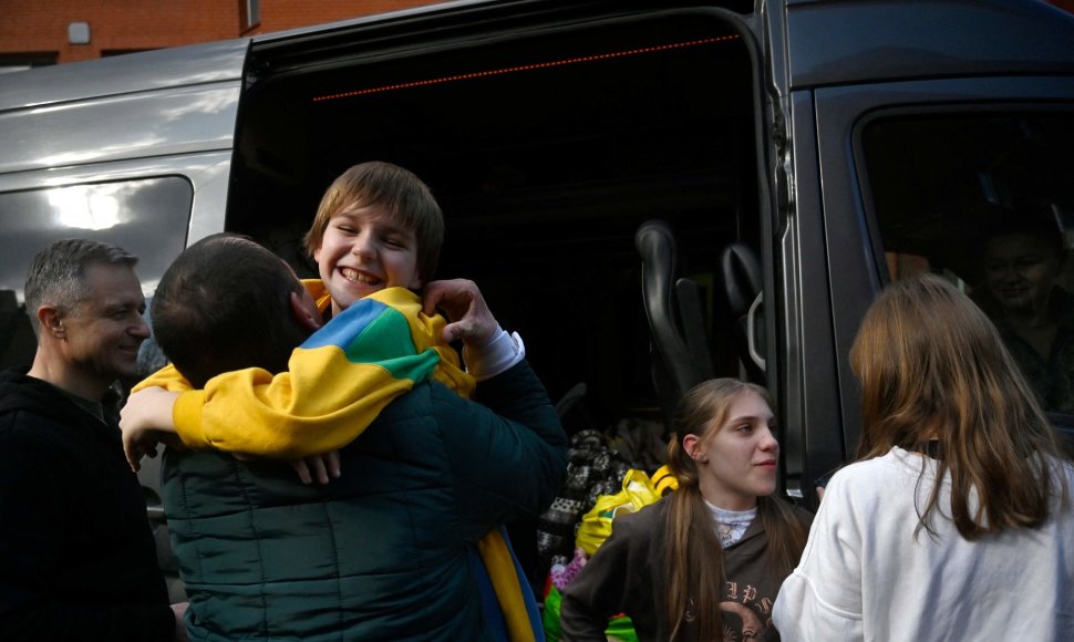 Tėvų susitikimas su iš Rusijos teritorijos grąžintais vaikais