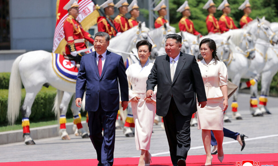 Xi Jinpingas, Kim Jong Unas