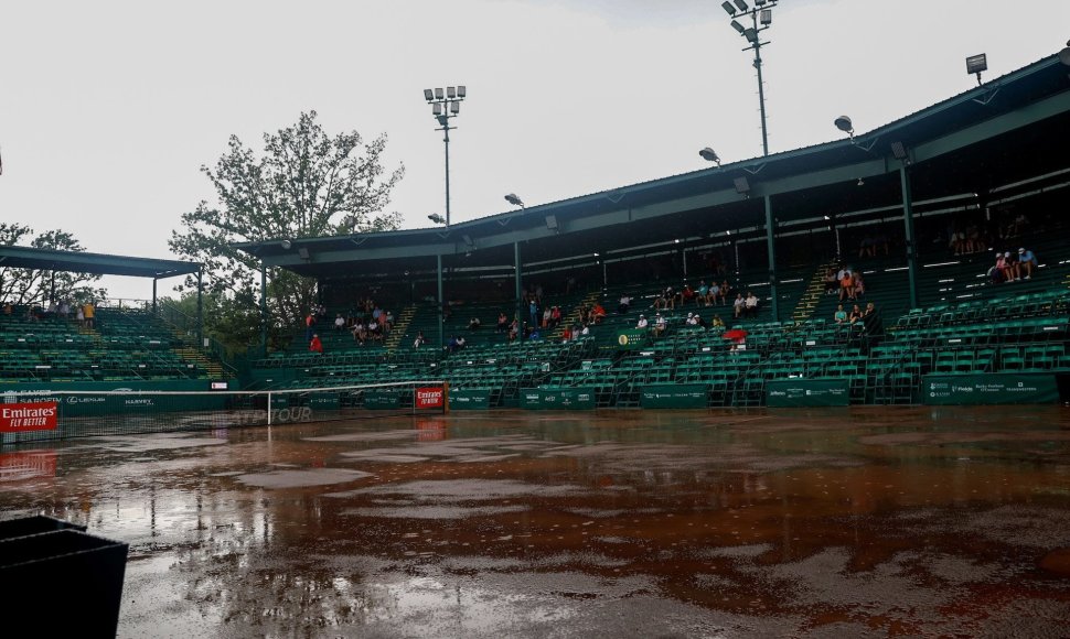 ATP turnyras Hiustone nevyksta dėl prastų oro sąlygų