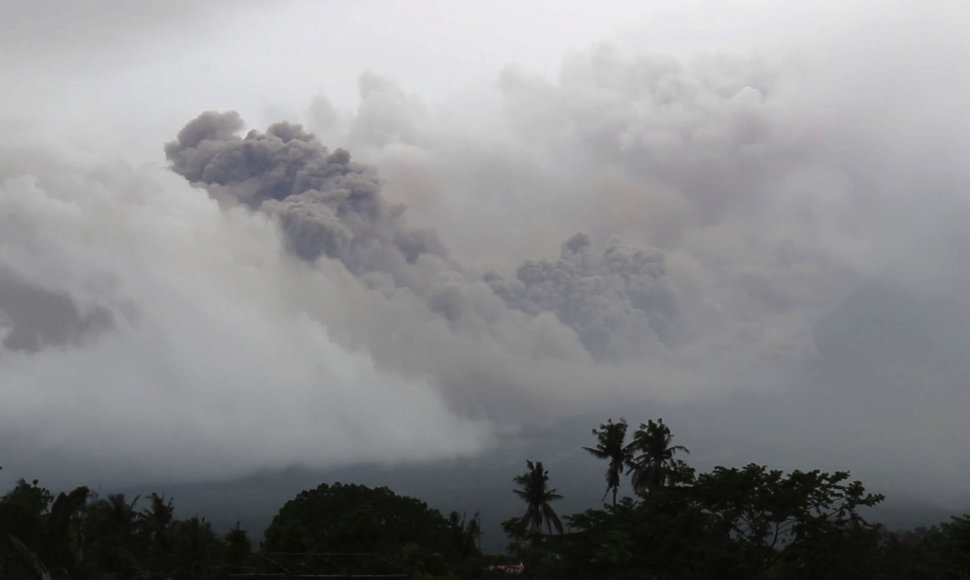 Pastarąją parą Majono viršūnę purtė vulkaniniai drebėjimai ir akmenų griūtys bei įvyko keli garų išsiveržimai