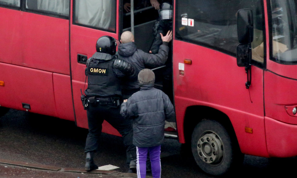 Minske sulaikomi protestuotojai