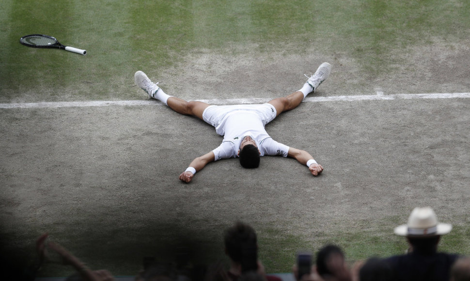 Novakas Džokovičius iškovojo Vimbldono čempiono titulą.