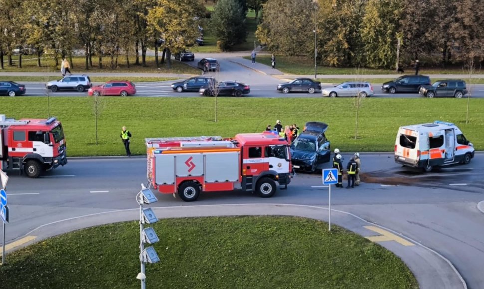 Kauno sankryžoje vertėsi BMW