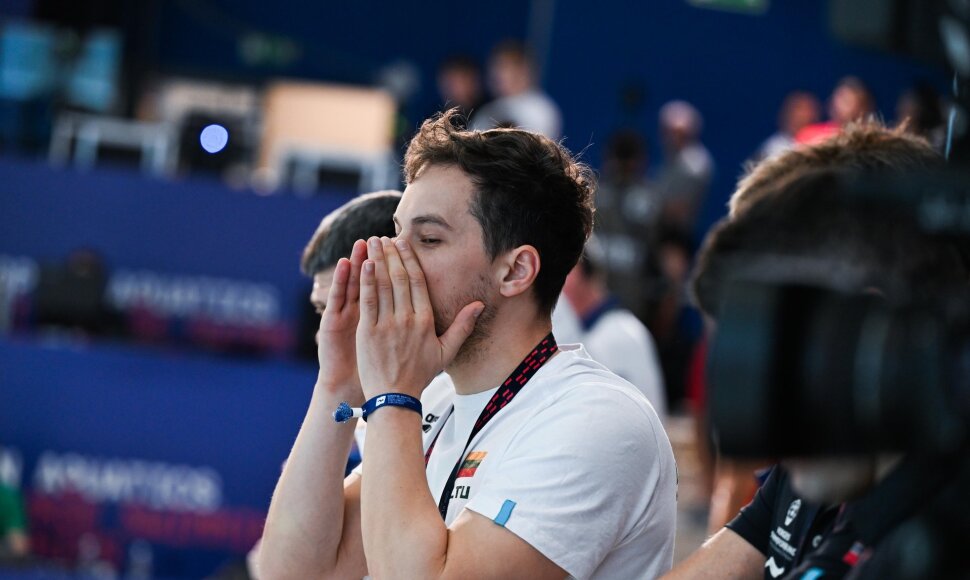 Lietuvos plaukikai startavo estafetėje 4 po 50 m kompleksiniu plaukimu. Tadas Du&scaron;kinas