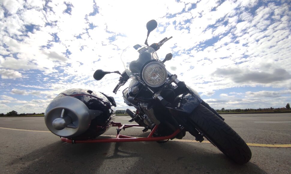 Dainius Reka&scaron;ius kiekvienam motociklui kuria individualų ir unikalų lop&scaron;į